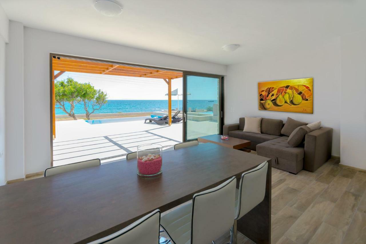 Mary Beach Rodhákinon Luaran gambar