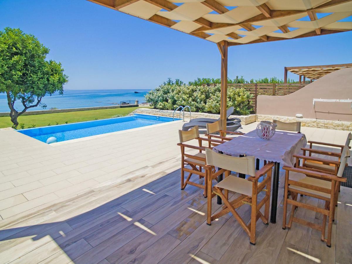 Mary Beach Rodhákinon Luaran gambar