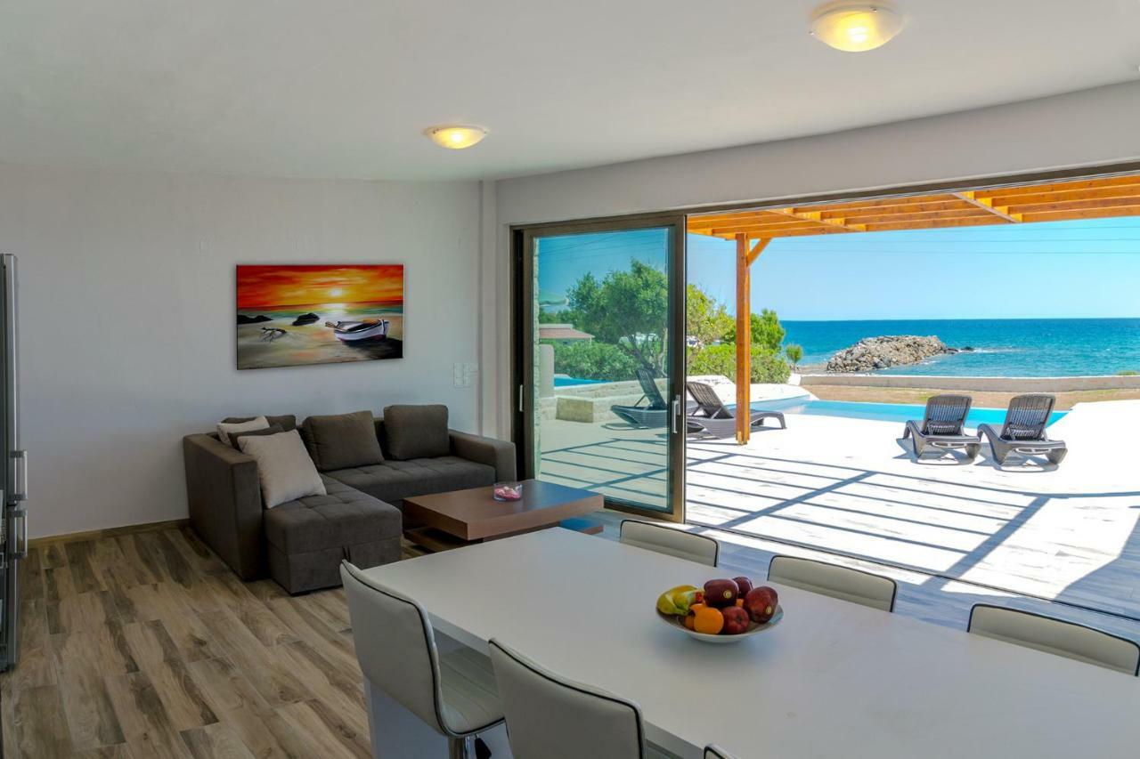 Mary Beach Rodhákinon Luaran gambar