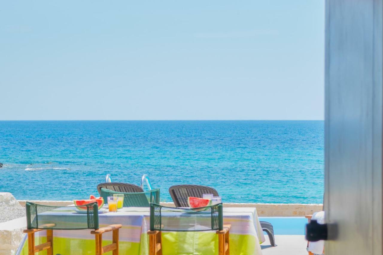 Mary Beach Rodhákinon Luaran gambar